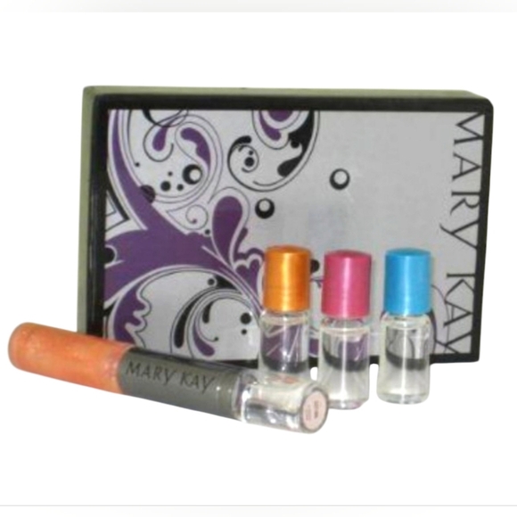 Mary Kay Other - MARY KAY SIMPLY CHIC 4 Eau de Toilette Fragrances LIP GLOSS DUO GIFT SET NWT